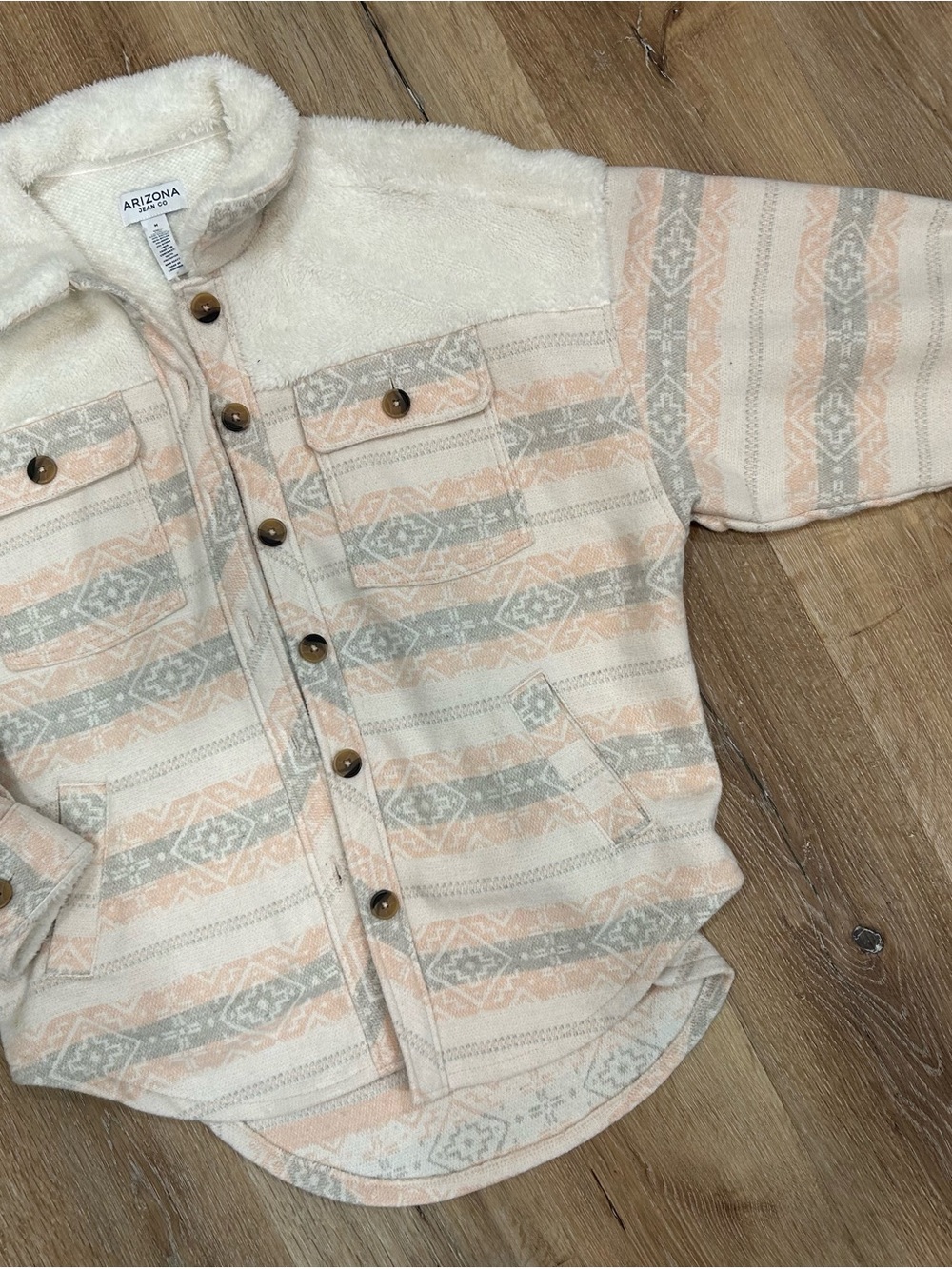 Size medium arizona women’s sherpa flannel jacket- super warm!